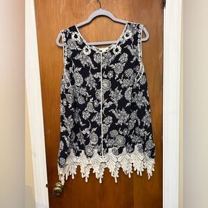 Floral Lace Trim Sleeveless Top - Black and White. 22/24